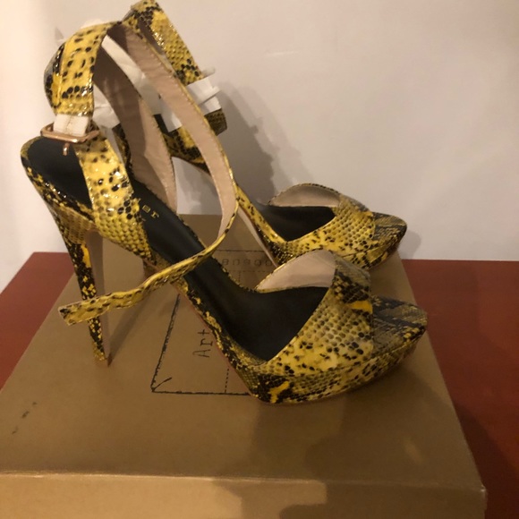 Nicole Miller Yellow Clark Platform Sandal 10 - Picture 3 of 7